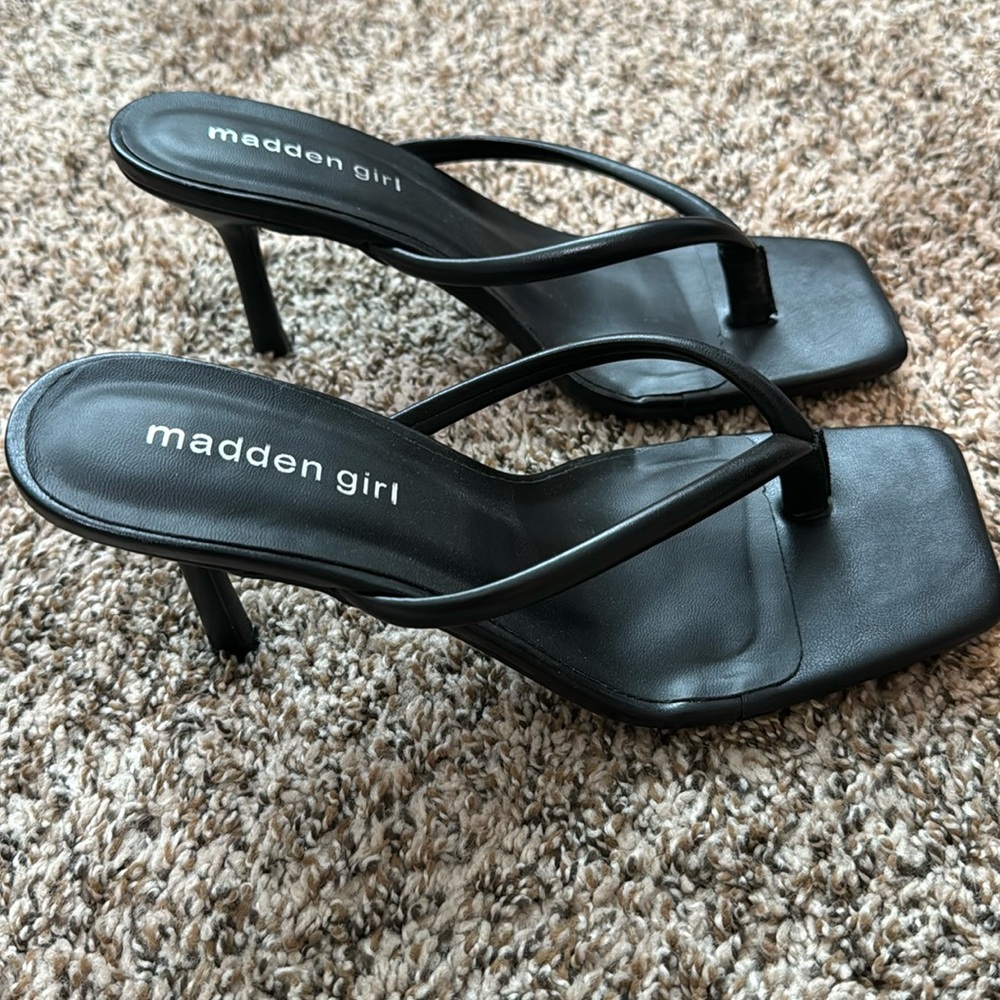 Madden Gil healed flip flops size 8 used